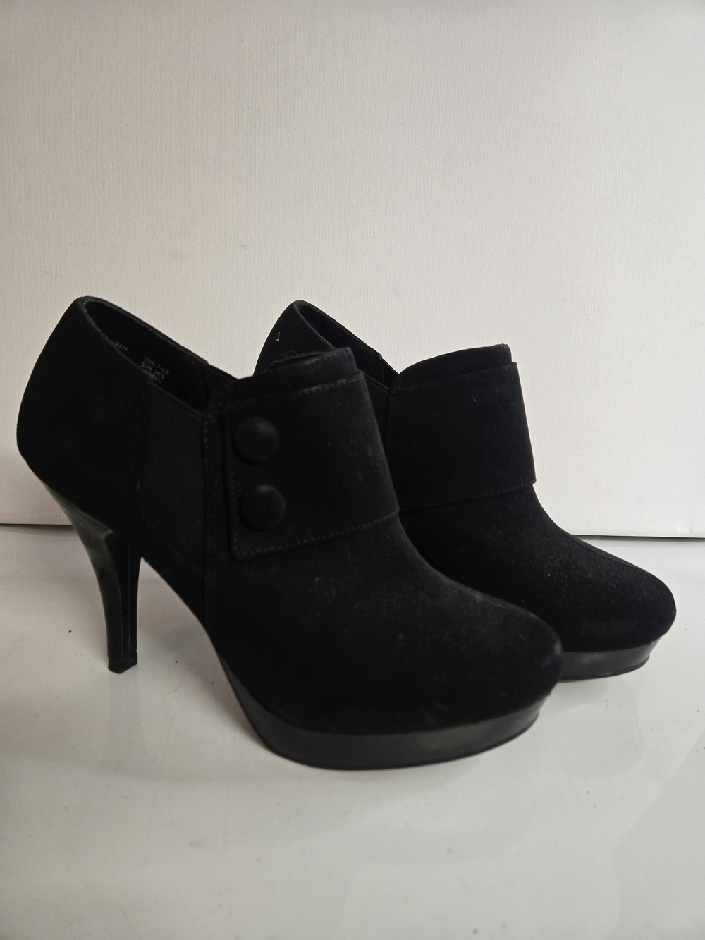 FIONI Clothing Black Suede High-Heel Ankle Booties with Button Detail